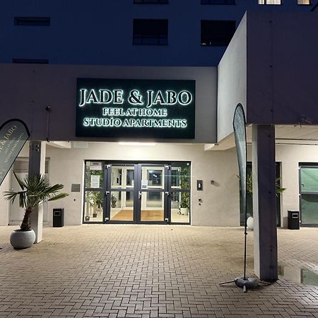 Jade & Jabo - Sehr Schoene Zimmer & Apartements Zum Wohlfuehlen Tageweise & Wochenweise Buchbar Neuss Exterior photo